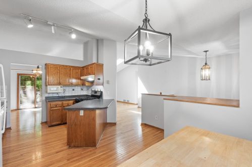 15864 Garden View Ct, Saint Paul MN  55124-7015 exterior