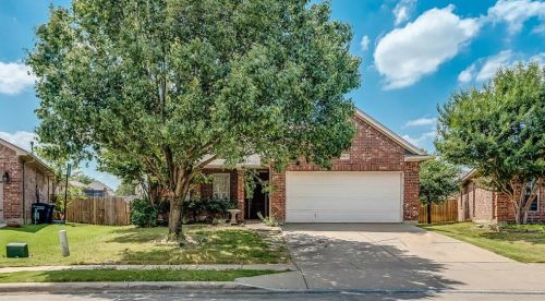 9913 Bend Ct, Fort Worth, TX 76177-7329