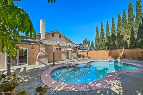 4667 Desmond Cir, Oceanside, CA 92056-4963