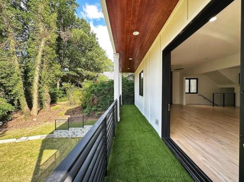 2374 Logan Cir, Atlanta GA  30318-2855 exterior