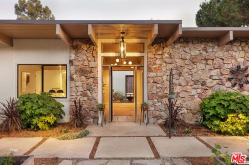 3439 Lincoln Ave, Altadena, CA 91001-3829