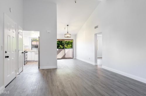 44406 15th St, Lancaster, CA 93535-3452