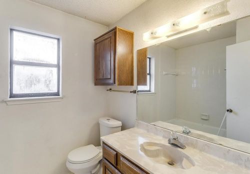 1824 Lincolnshire Way, Fort Worth TX  76134-5584 exterior