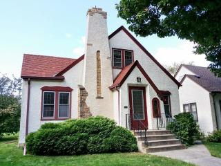 2934 Benjamin St, Minneapolis, MN 55418-2306