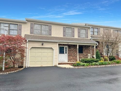 106 Sunrise Dr, Gillette, NJ 07933-1944