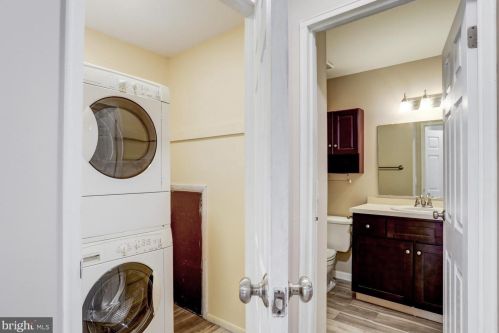 17 Valleybrook Dr, Lancaster PA  17601-4619 exterior