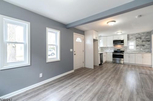 23 Bucknell Way, Hopatcong, NJ 07843-1280