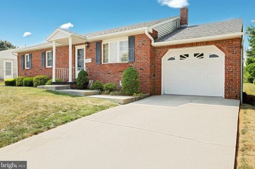 764 Walnut St, Hanover, PA 17331-2051