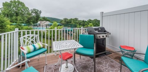 18 Alexanders Rd, Hackettstown, NJ 07840-3834