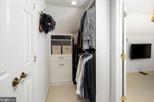 32 Snowden Ln, Princeton NJ 08540-3650 exterior