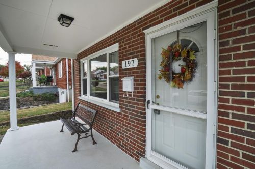 197 Crest Dr, Cincinnati, OH 45215-3724