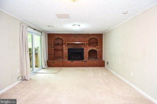 5640 Kirkham Ct, Springfield VA  22151-1709 exterior