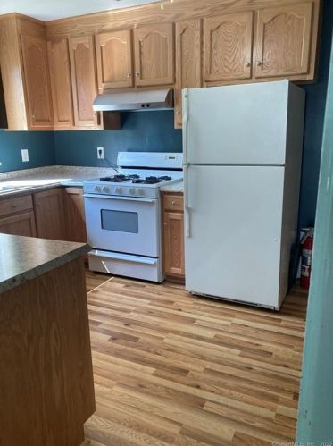 11 Oak St, Middletown, CT 06457-3701