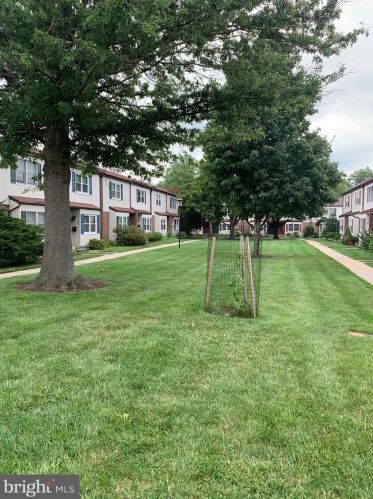 4 Shirley Ln, Trenton, NJ 08610-2417