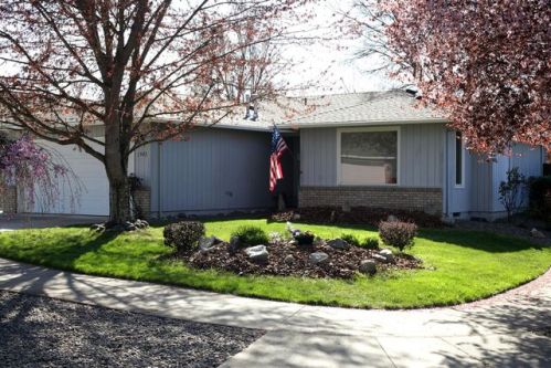 1902 Layla Dr, Medford, OR 97501-8168
