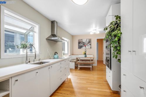 1567 Plaza Dr, San Leandro CA  94578-1968 exterior