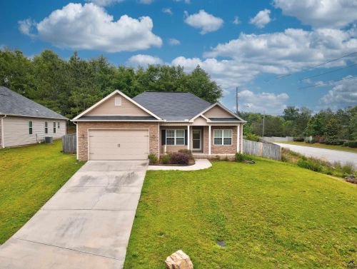 100 Ledford Way, Bonaire, GA 31005-4909