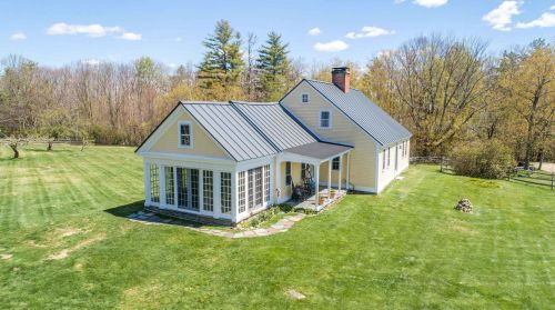 459 Huntington Rd, Henniker, NH 03242-7334