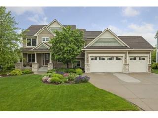 585 Lakeridge Dr, Saint Paul, MN 55126-2321