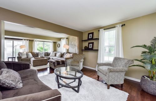 180 Eisenhower Dr, Oswego, IL 60543-7413