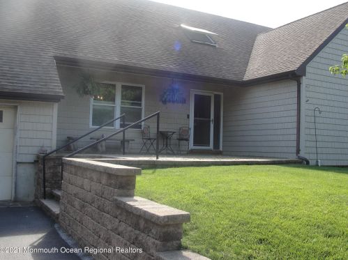 413 Center St, Lacey, NJ 08731-2544