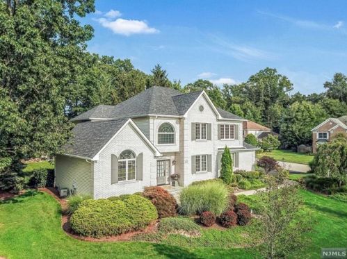 27 Haring Ln, Mahwah, NJ 07430-3509