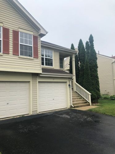 67 Seton Creek Dr, Oswego, IL 60543-8484