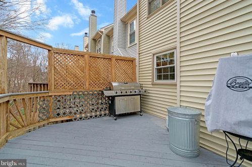 8858 Eagle Rock Ln, Springfield VA  22153-1727 exterior