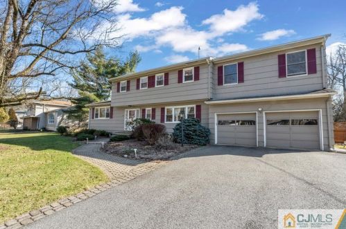 13 Devon Rd, Edison, NJ 08820-2640
