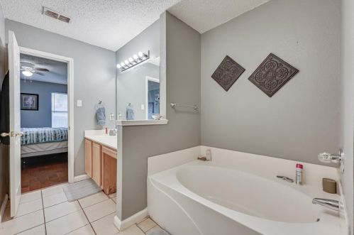 5724 Northfield Dr, Fort Worth TX  76179-3750 exterior