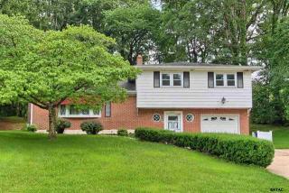 2290 Ironstone Dr, York, PA 17406-3217