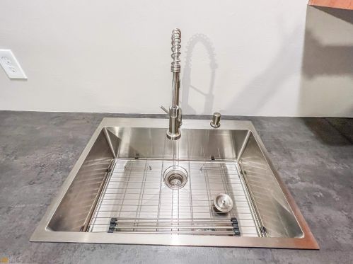 3267 Creekwood Dr, Rex GA 30273-2117 exterior