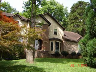 1924 Lake Peninsula Dr, Hixson, TN 37343-3121