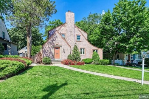 100 Oxford Pl, Ridgewood, NJ 07452-2011