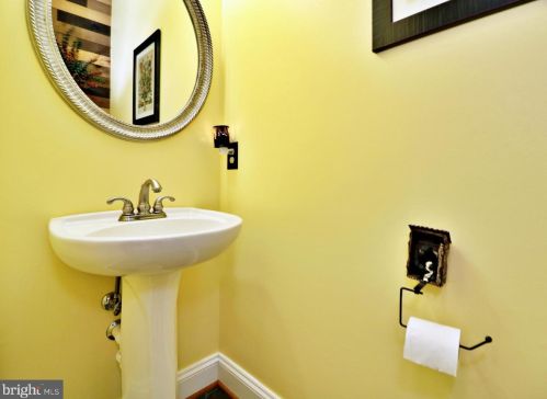 1756 Johnnycake Ln, Harpers Ferry WV 25425-6078 exterior