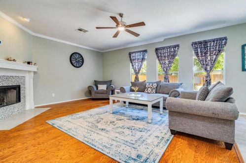 132 Trinity Dr, Uhland TX 78640-4330 exterior