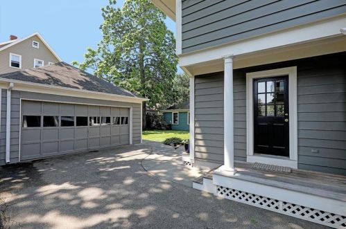 70 Chiswick Rd, Providence, RI 02905-3711