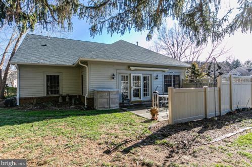 2 Birchwood Ct, Princeton NJ  08540-5041 exterior