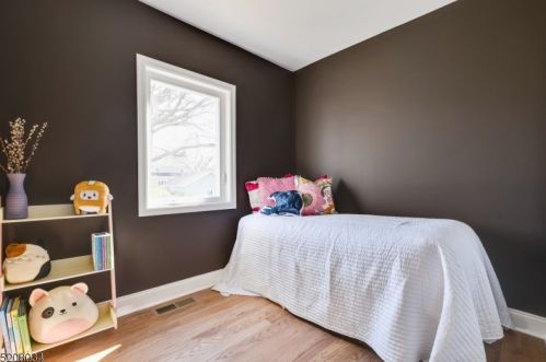 8 Suffolk Ave, Maplewood NJ  07040-1712 exterior