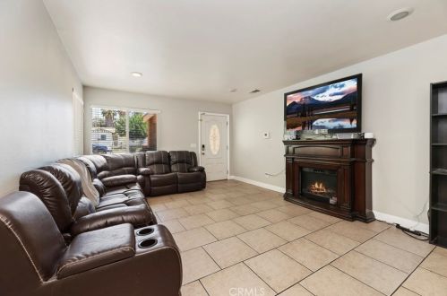 517 Prospect Ave, Riverside CA  92507-1720 exterior