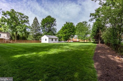 7209 Lamar Dr, Springfield, VA 22150-3129