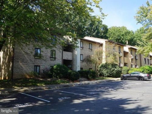 2214 Castle Rock Sq, Herndon VA 20191-2234 exterior