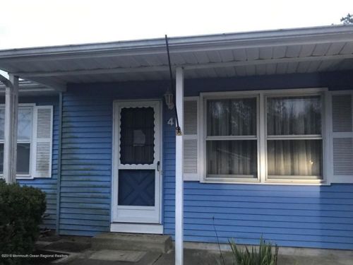 4 Central Ave, Lakehurst, NJ 08759-2230