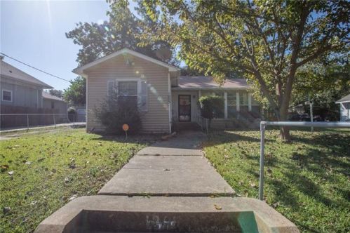 1005 Sycamore St, Commerce, TX 75428-2656