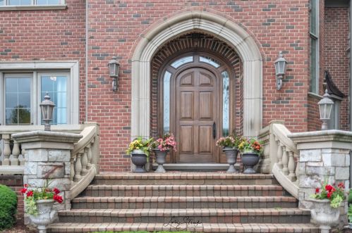 305 Ambriance Dr, Willowbrook IL  60527-0803 exterior