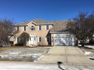 617 Clarendon Ln, Aurora, IL 60504-3227