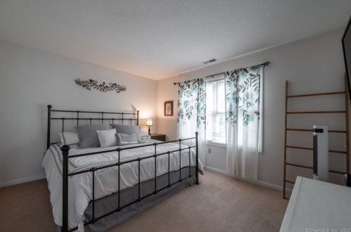 270 Budding Rdg, Southington CT  06489-4226 exterior