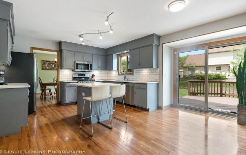 1438 Mesa Dr, Lemont, IL 60490-5569