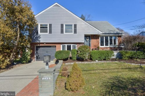 1049 Lakeshore Dr, Camden, NJ 08108-3240