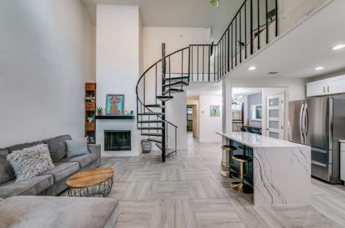 9214 Emberglow Ln, Dallas, TX 75243-3244